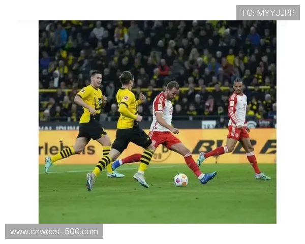 国家德比火爆场面，拜仁多特对攻引观众沸腾